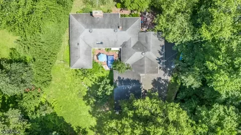 3 Woodland Rd, Chatham Twp, NJ 07928
