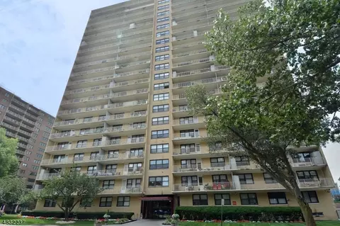 285 Aycrigg Ave #22C, Passaic, NJ 07055