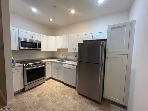 6119 Richmond Rd #119, West Milford, NJ 07480