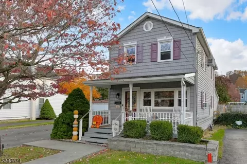 31 Hamilton St, Bloomingdale, NJ 07403