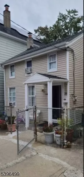 34 James St, Paterson, NJ 07502