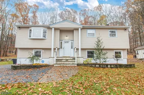 40 Brookwood Rd, Stanhope, NJ 07874