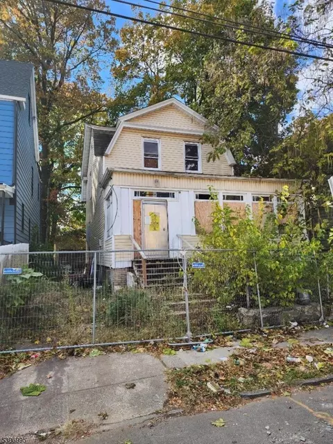 14-16 Voorhees St, Newark, NJ 07108