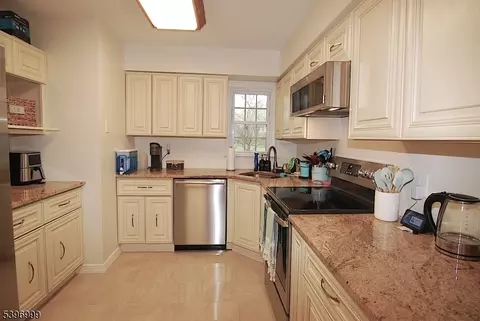 48 Commonwealth Dr Ondo, Basking Ridge, NJ 07920 photo 10
