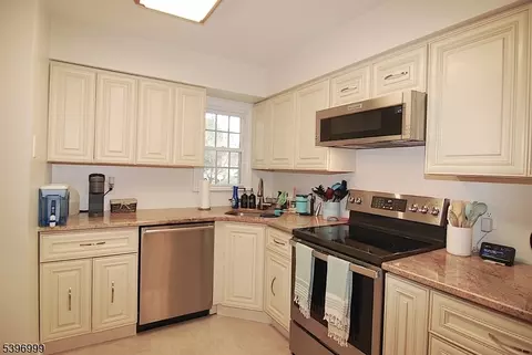 48 Commonwealth Dr Ondo, Basking Ridge, NJ 07920 photo 9