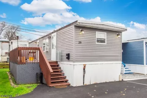 39 Helen Dr, Moonachie, NJ 07074