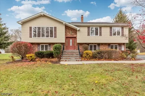 44 Madison St, Gillette, NJ 07933