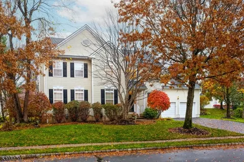 4 Hansom Rd, Basking Ridge, NJ 07920