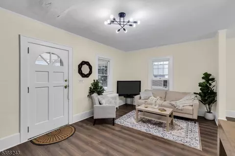 906 Dewitt St, Linden, NJ 07036