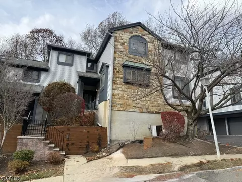 39 Overlook Dr, Hackettstown, NJ 07840