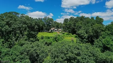84 Hillcrest Rd, Martinsville, NJ 08836