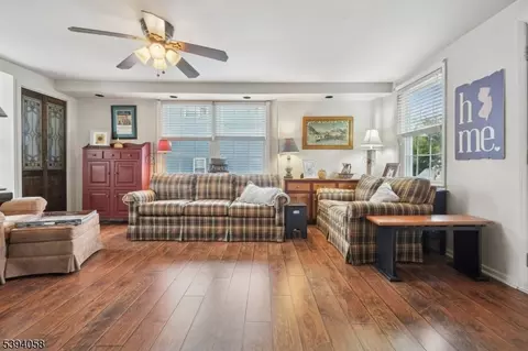 19 Warner Ave, Springfield, NJ 07081 photo 2