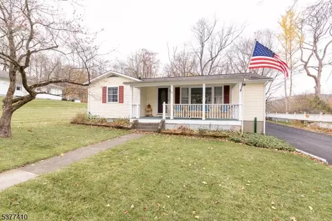 76 Washington Ave, Oxford, NJ 07863