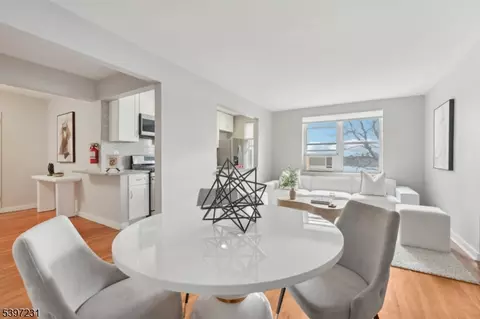 8300 Blvd E #4D, North Bergen, NJ 07047