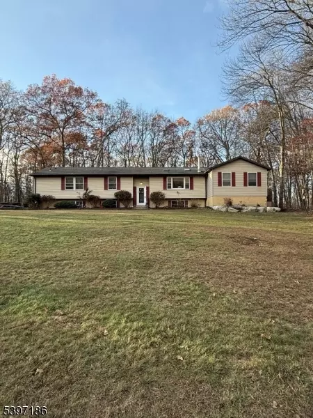 8 Possaghi Rd, Newton, NJ 07860