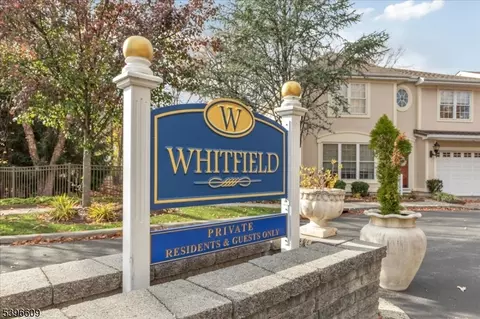 4 Ayers Ct, Metuchen, NJ 08840