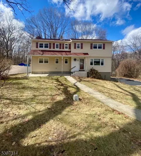 15 Hemlock Dr, Sussex, NJ 07461
