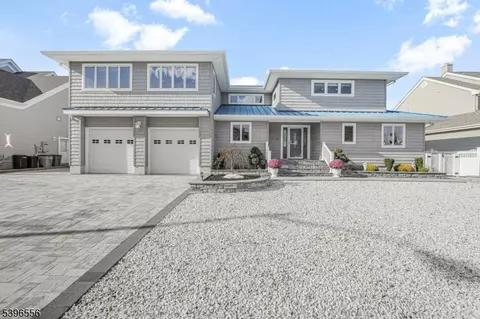 814 Ensign Dr, Forked River, NJ 08731