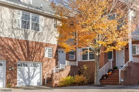 32 Berkeley Sq, Berkeley Heights, NJ 07922