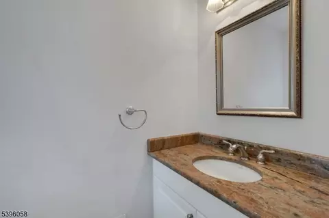 32 Berkeley Sq, Berkeley Heights, NJ 07922 photo 13