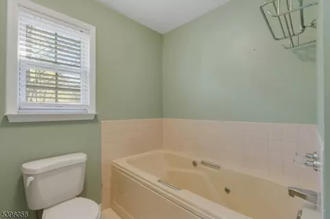 32 Berkeley Sq, Berkeley Heights, NJ 07922 photo 22