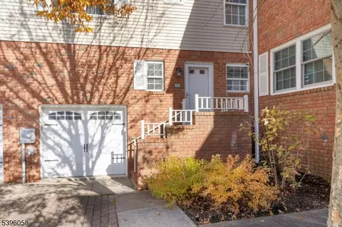 32 Berkeley Sq, Berkeley Heights, NJ 07922 photo 2