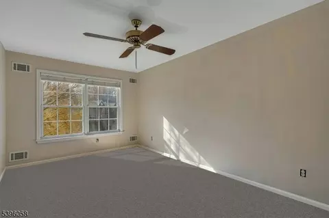 32 Berkeley Sq, Berkeley Heights, NJ 07922 photo 15
