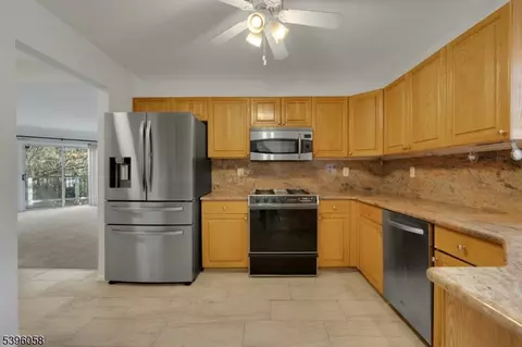 32 Berkeley Sq, Berkeley Heights, NJ 07922 photo 4