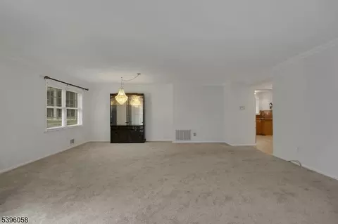 32 Berkeley Sq, Berkeley Heights, NJ 07922 photo 9