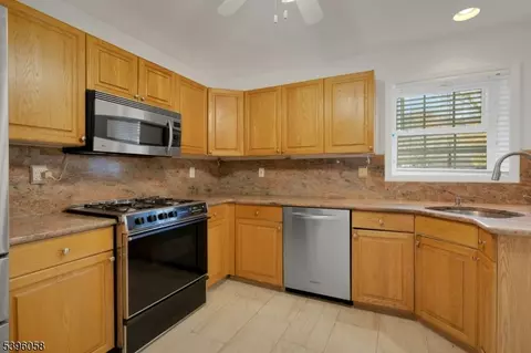 32 Berkeley Sq, Berkeley Heights, NJ 07922 photo 5