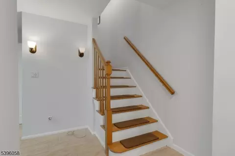 32 Berkeley Sq, Berkeley Heights, NJ 07922 photo 3