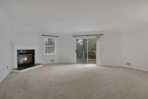 32 Berkeley Sq, Berkeley Heights, NJ 07922 photo 10