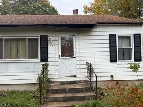 32 Hawthorne Dr, Somerset, NJ 08873