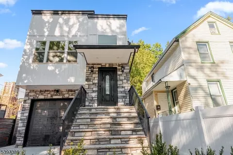 63 Oak St, East Orange, NJ 07018