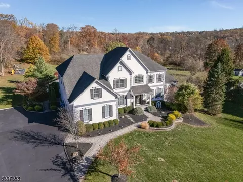 16 Perry Rd, Annandale, NJ 08801