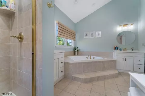 Bath - 16 Perry Rd, Annandale, NJ 08801 photo 2 of 4