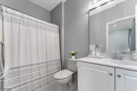 Bath - 16 Perry Rd, Annandale, NJ 08801 photo 3 of 4