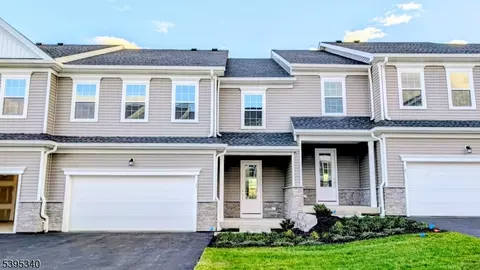 89 Ventura Dr, East Hanover, NJ 07936