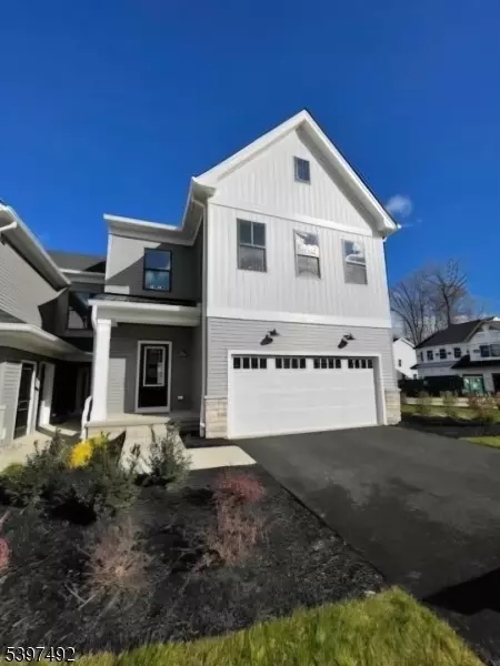 26 Blackmoor Ln, Randolph, NJ 07869