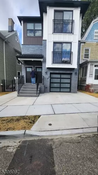 72 Hamilton St, East Orange, NJ 07017