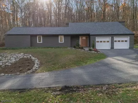 319 Sweet Hollow Rd, Milford, NJ 08848