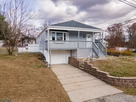4 Lloyd Ave, Stanhope, NJ 07874