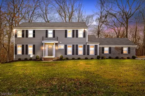 22 Stockade Rd, Warren, NJ 07059