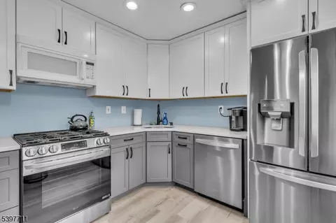 65 Townsend Ct, Franklin Park, NJ 08823