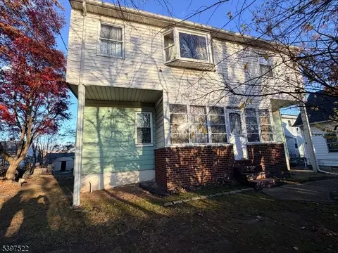 429 River Dr, Elmwood Park, NJ 07407