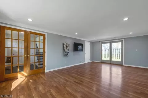 52 Greenbrook Rd, Middlesex, NJ 08846 photo 11