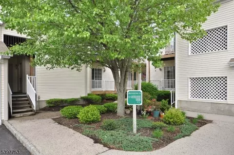 138 Potomac Dr Condo #138, Basking Ridge, NJ 07920