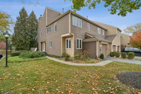 47 Cambridge Ct, Madison, NJ 07940