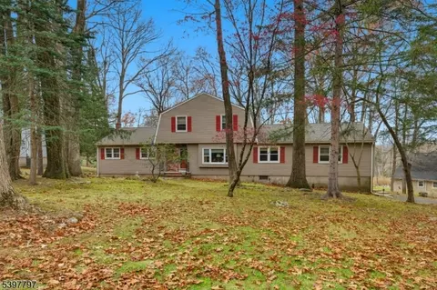 5 Glen Gate Rd, Boonton, NJ 07005