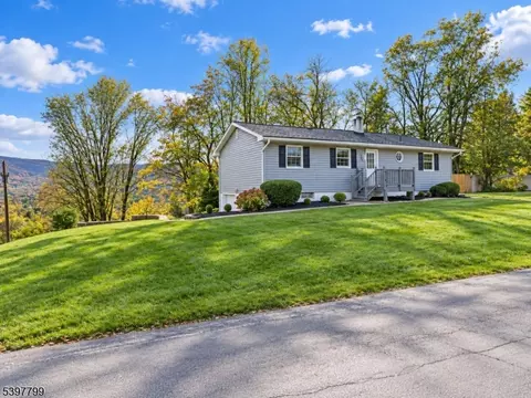 6 Van Buren Ave, Vernon, NJ 07462